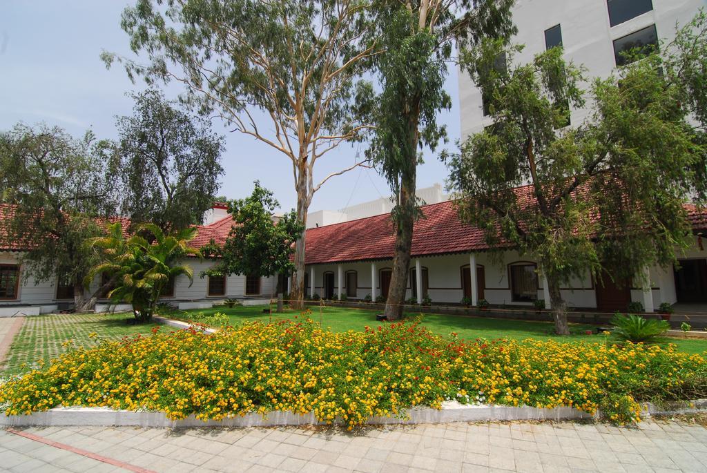 Chanakya Bnr Hotel Ранчи Екстериор снимка