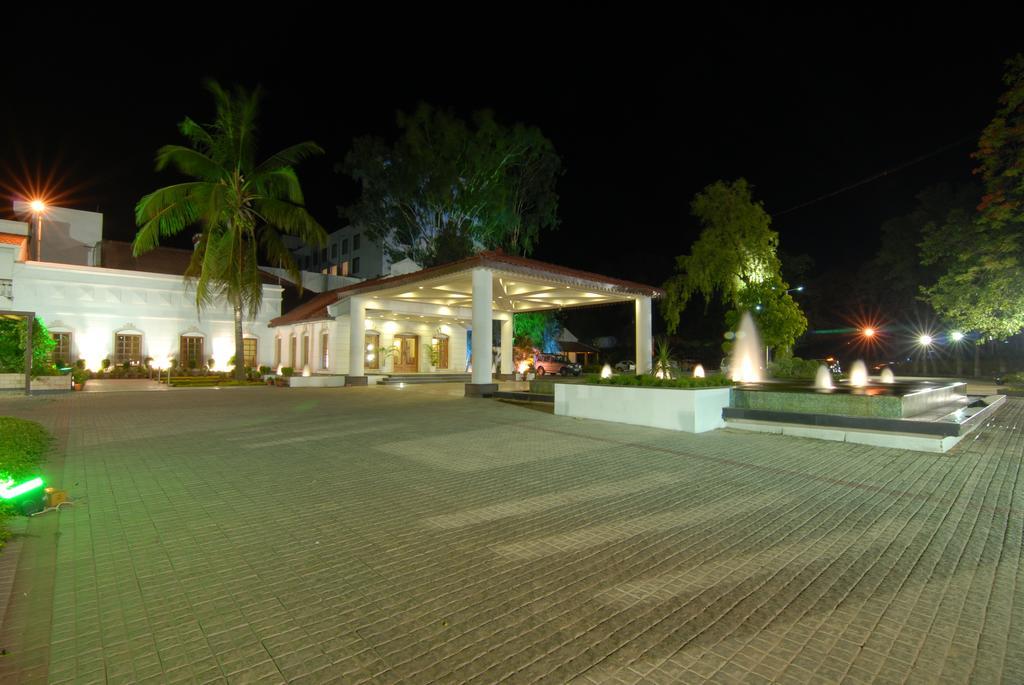 Chanakya Bnr Hotel Ранчи Екстериор снимка
