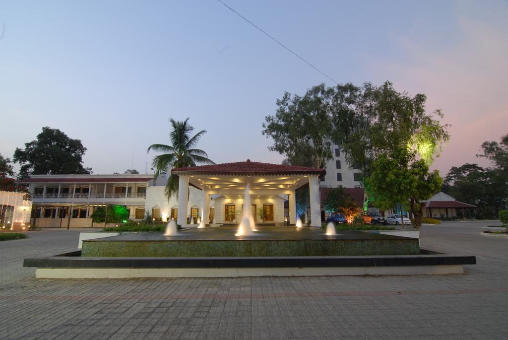 Chanakya Bnr Hotel Ранчи Екстериор снимка
