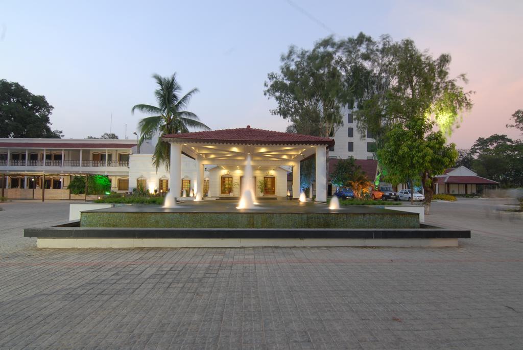 Chanakya Bnr Hotel Ранчи Екстериор снимка